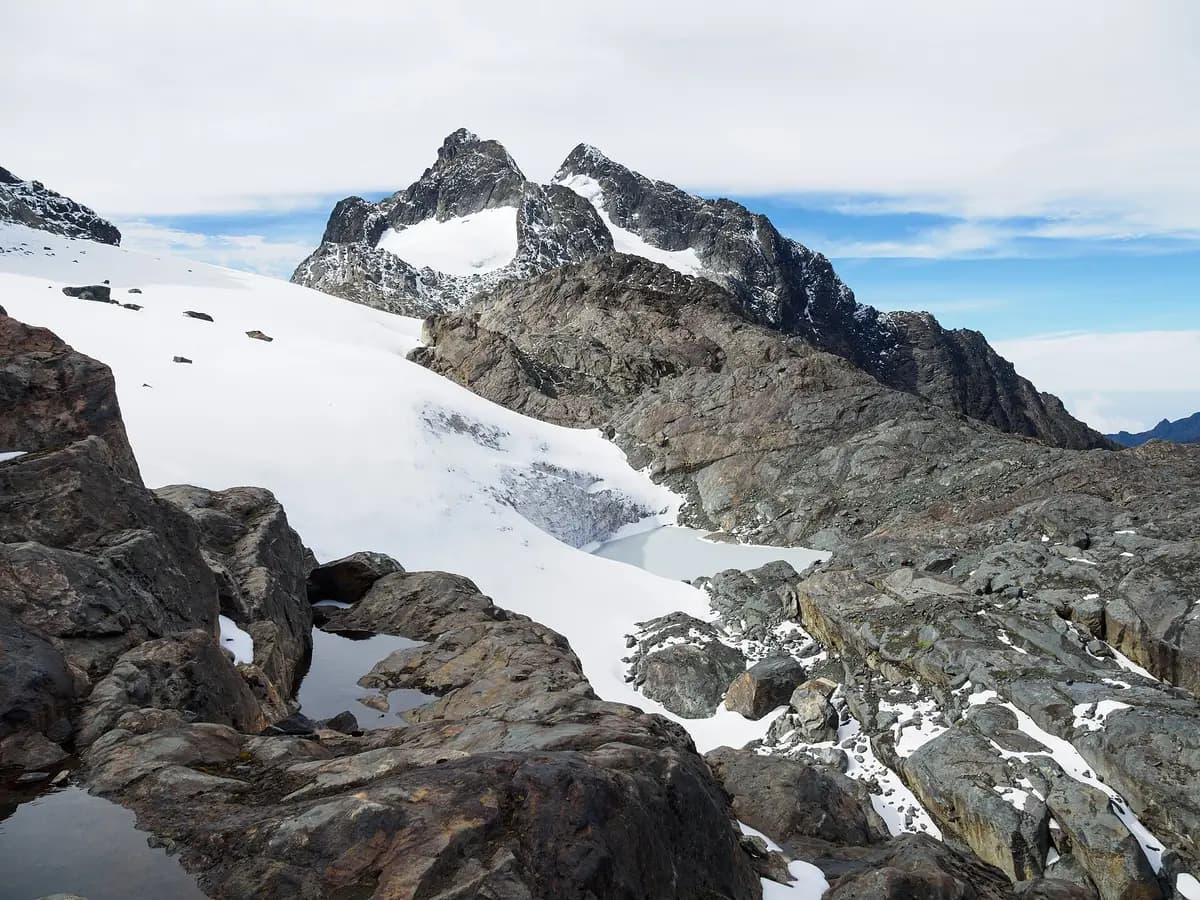 A glacier on the Stanley Plateau below Alexandra and Margherita peaks