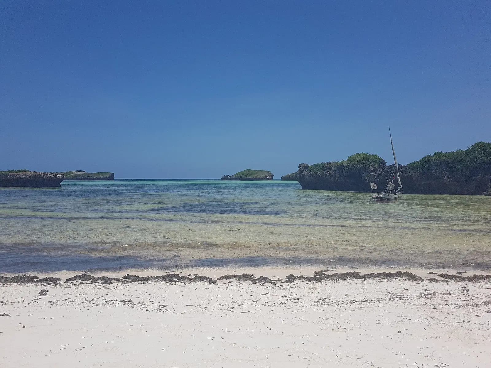 Turquoise water and coral islets at Watamu