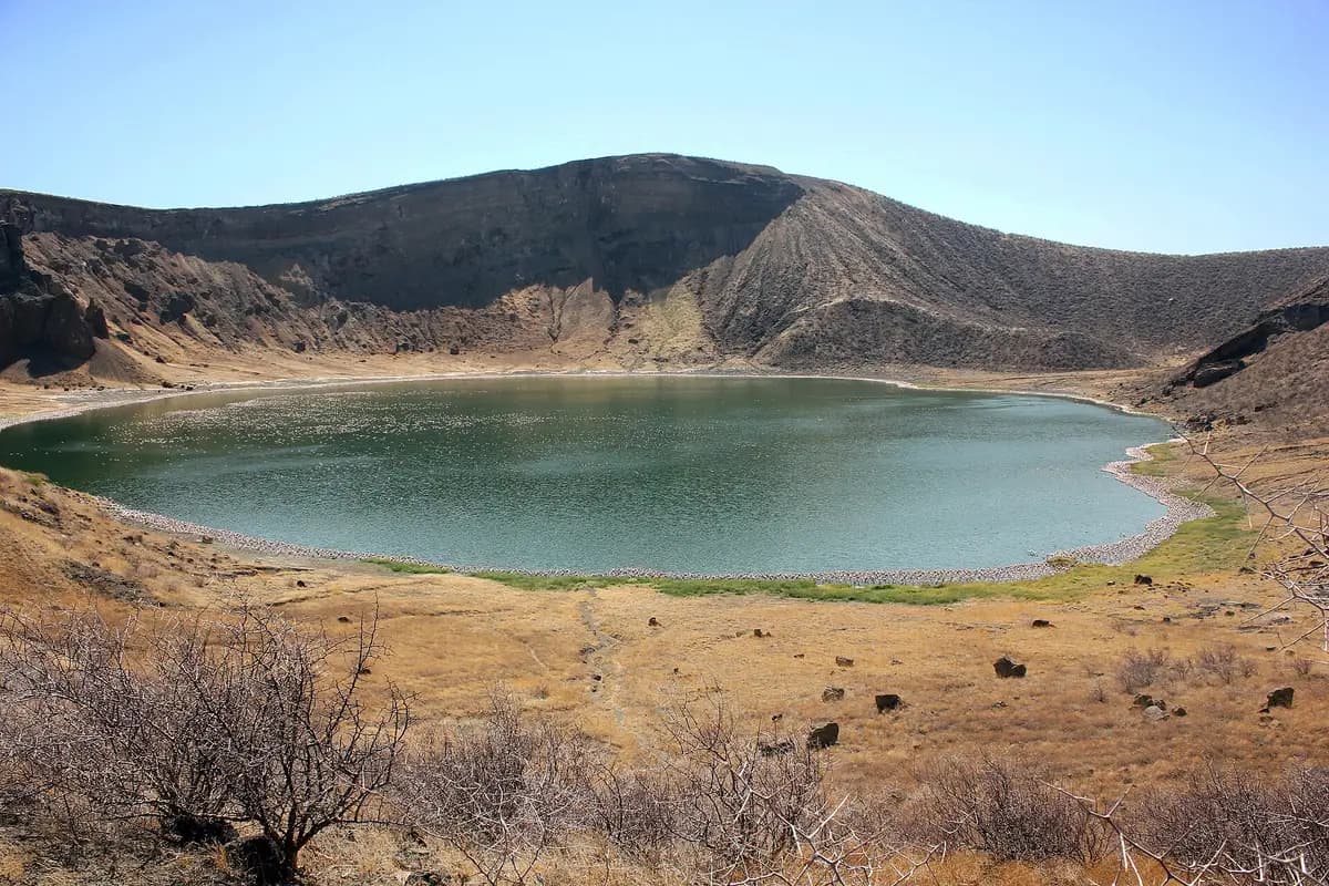 A green crater lake on Central Island